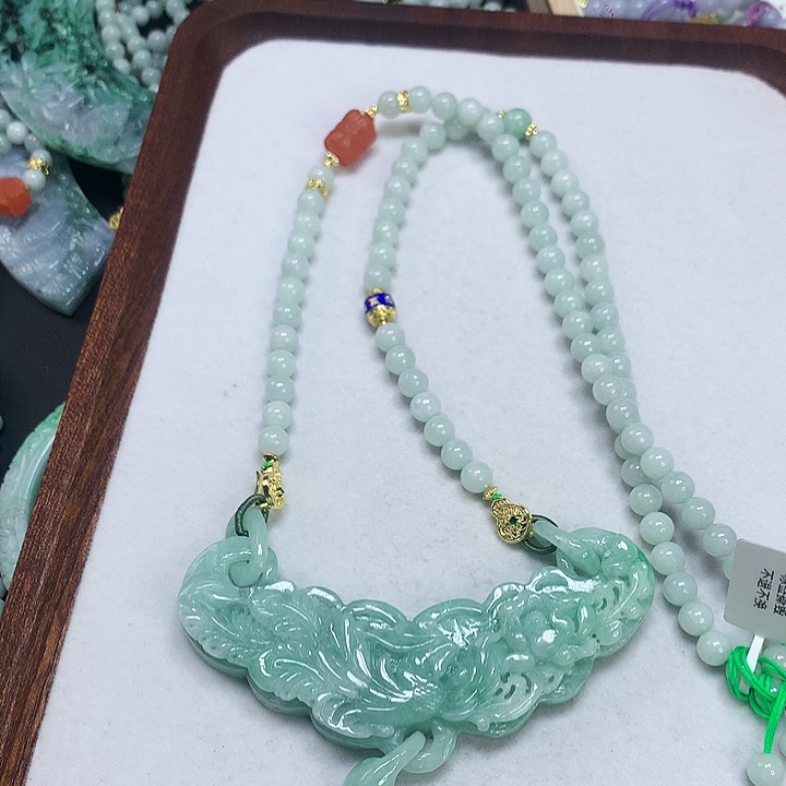 翡翠颈饰未镶嵌吊坠