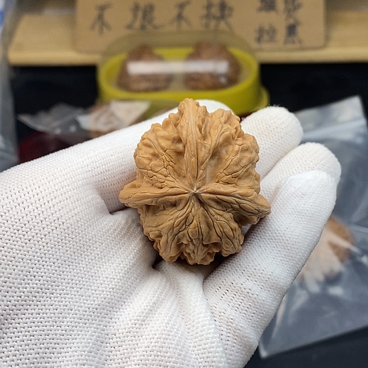 T***y吊坠文玩核桃瑕疵不退不换