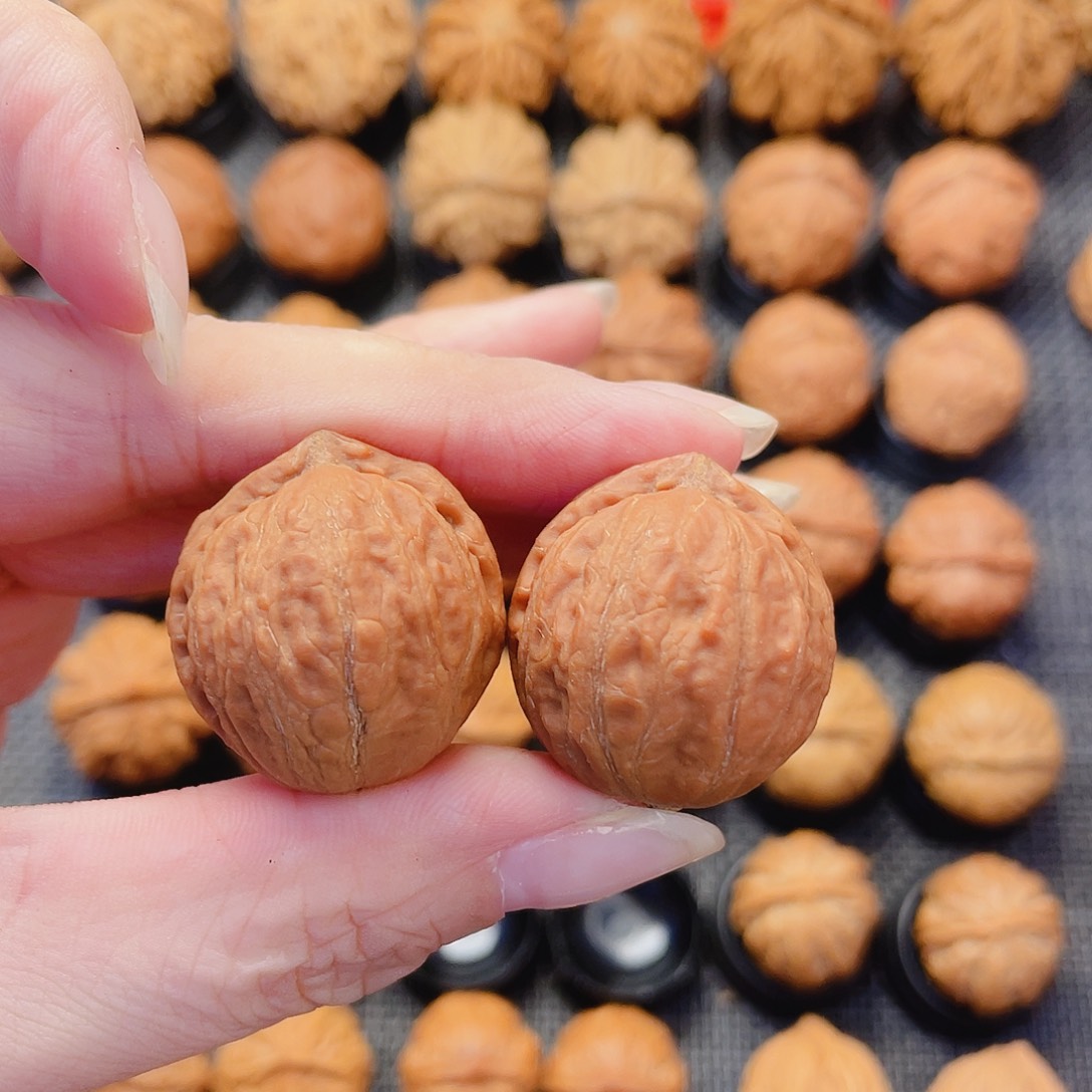 草***莓文玩核桃把件石榴元宝