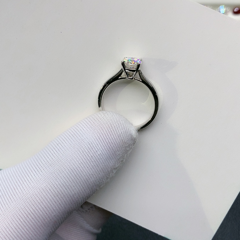 【闪购商品】合成碳硅石戒指/指环18K金镶嵌