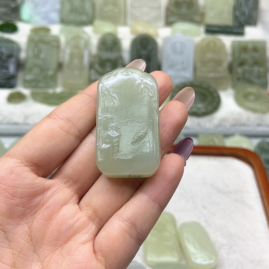 和田玉颈饰未镶嵌小*香