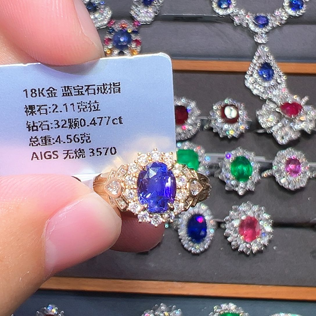 戒指18K金镶嵌蓝宝石