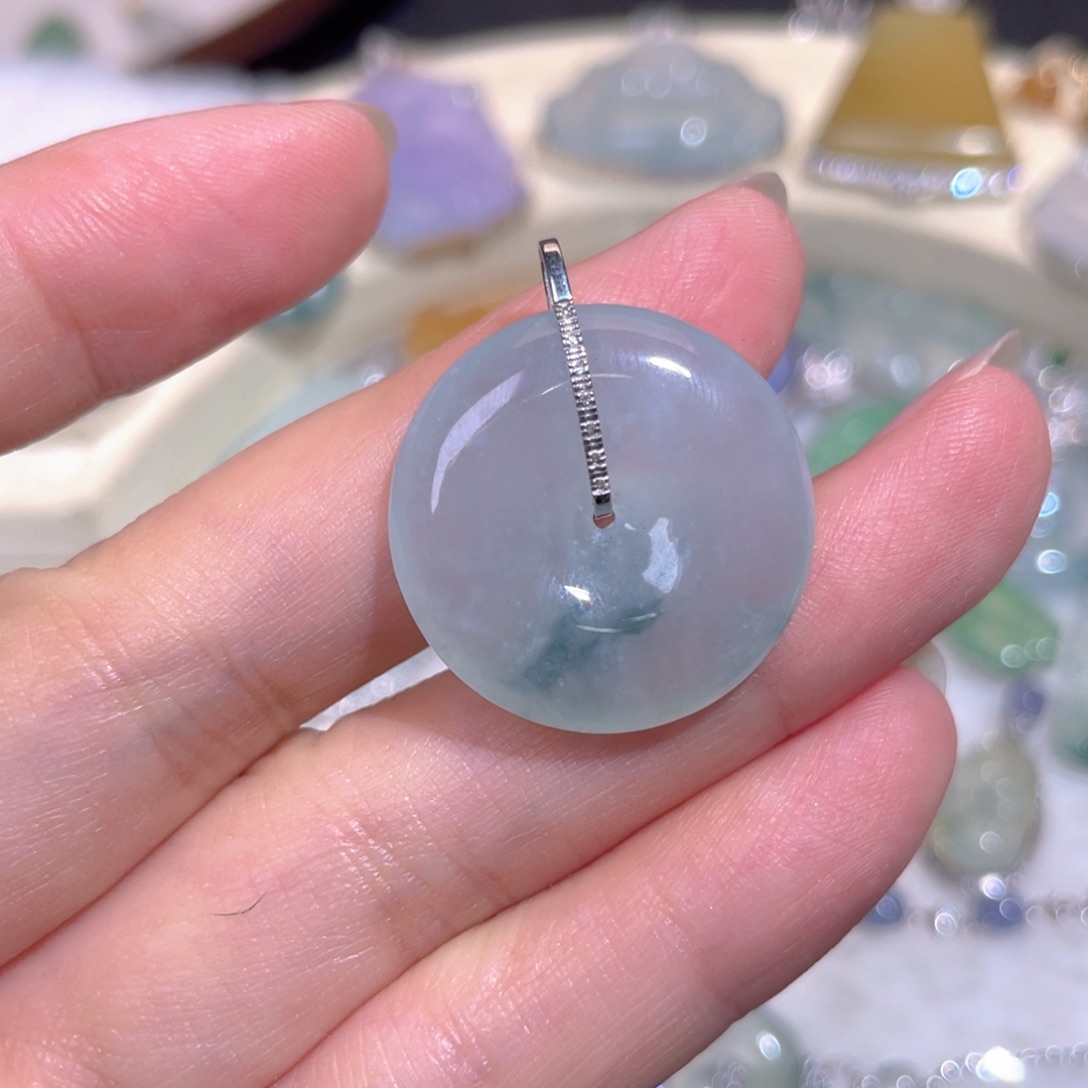 翡翠18K金镶嵌颈饰翡翠