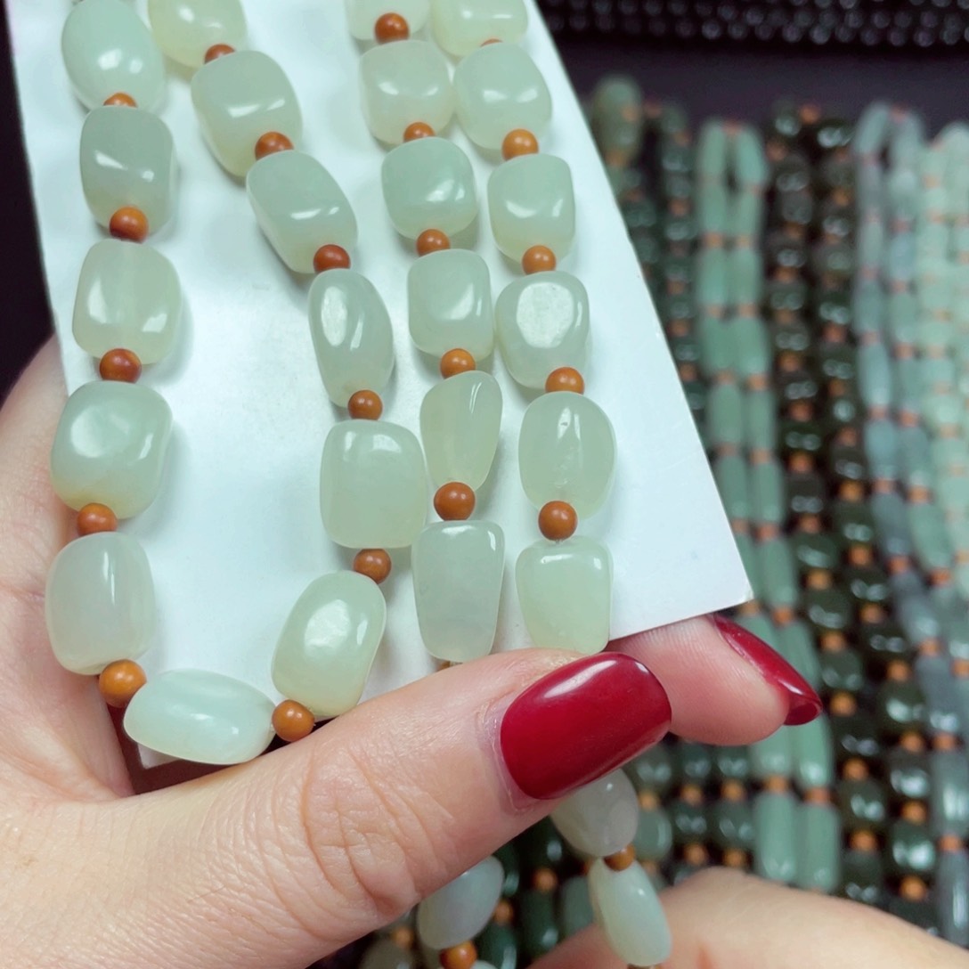 和田玉颈饰未镶嵌