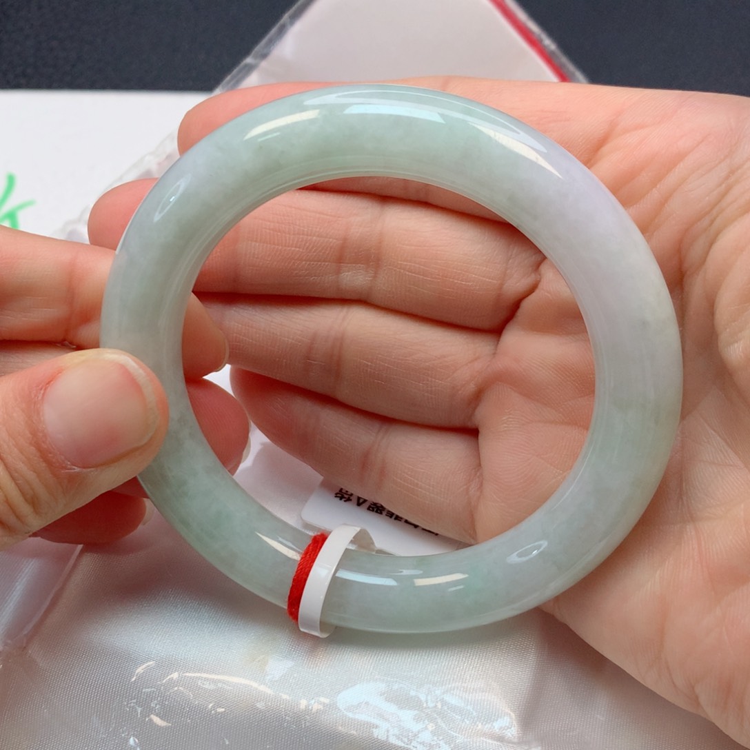 翡翠手镯未镶嵌56圈