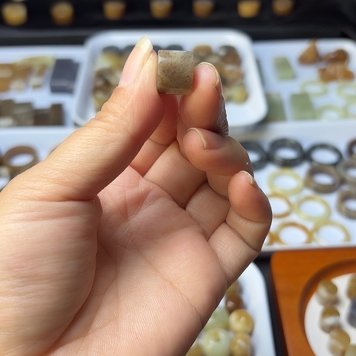 和田玉（糖玉）未镶嵌颈饰