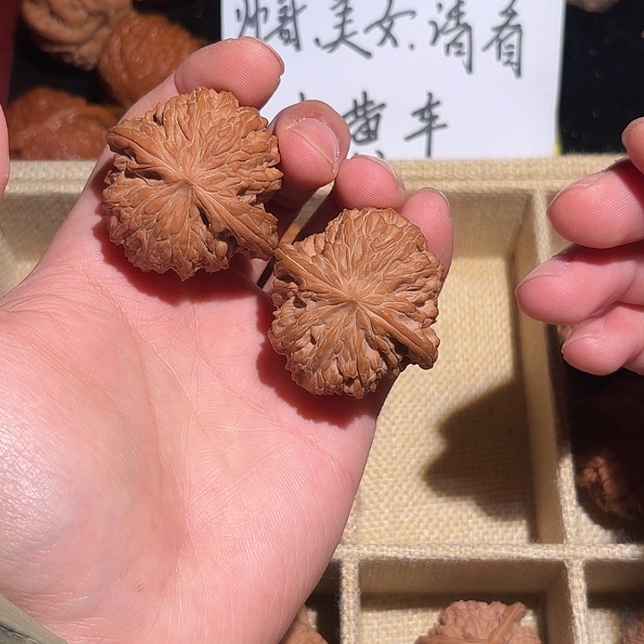 文玩核桃吊坠40红皮山地磨
