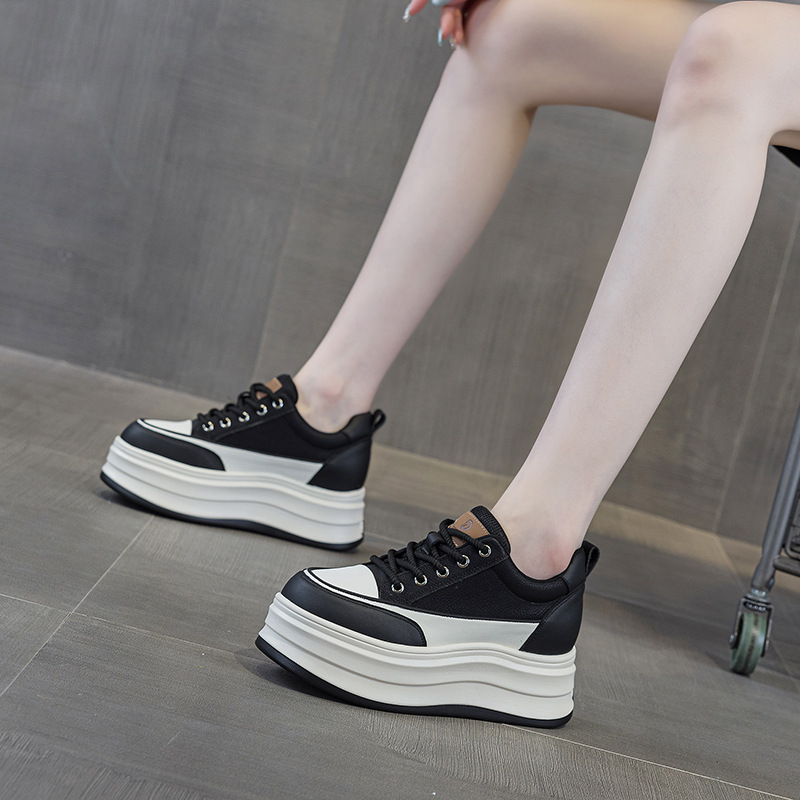 小白鞋女2024秋冬新款网红超火爆厚底内显脚小休闲百搭学生板