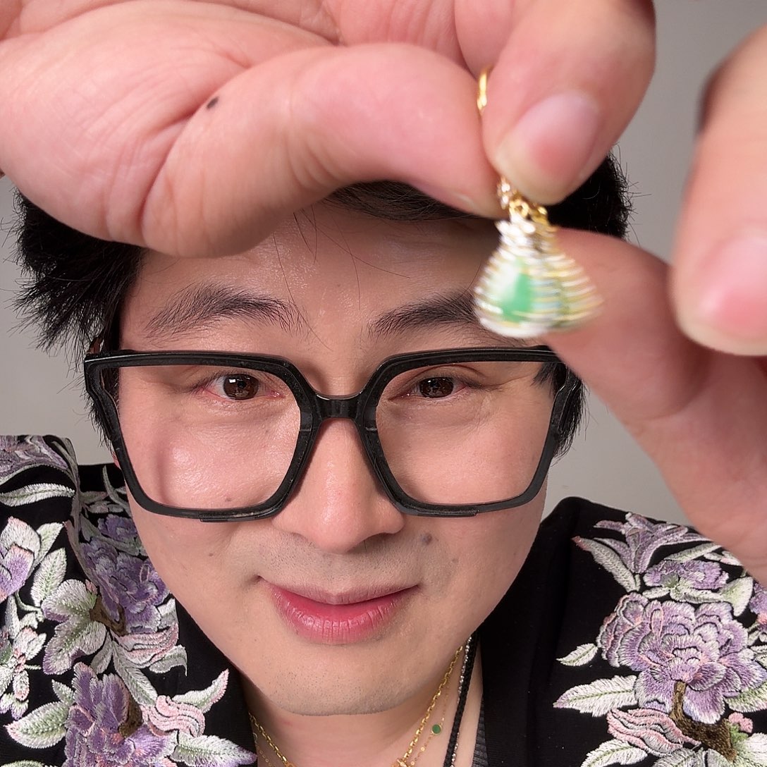 简***福翡翠未镶嵌颈饰一对