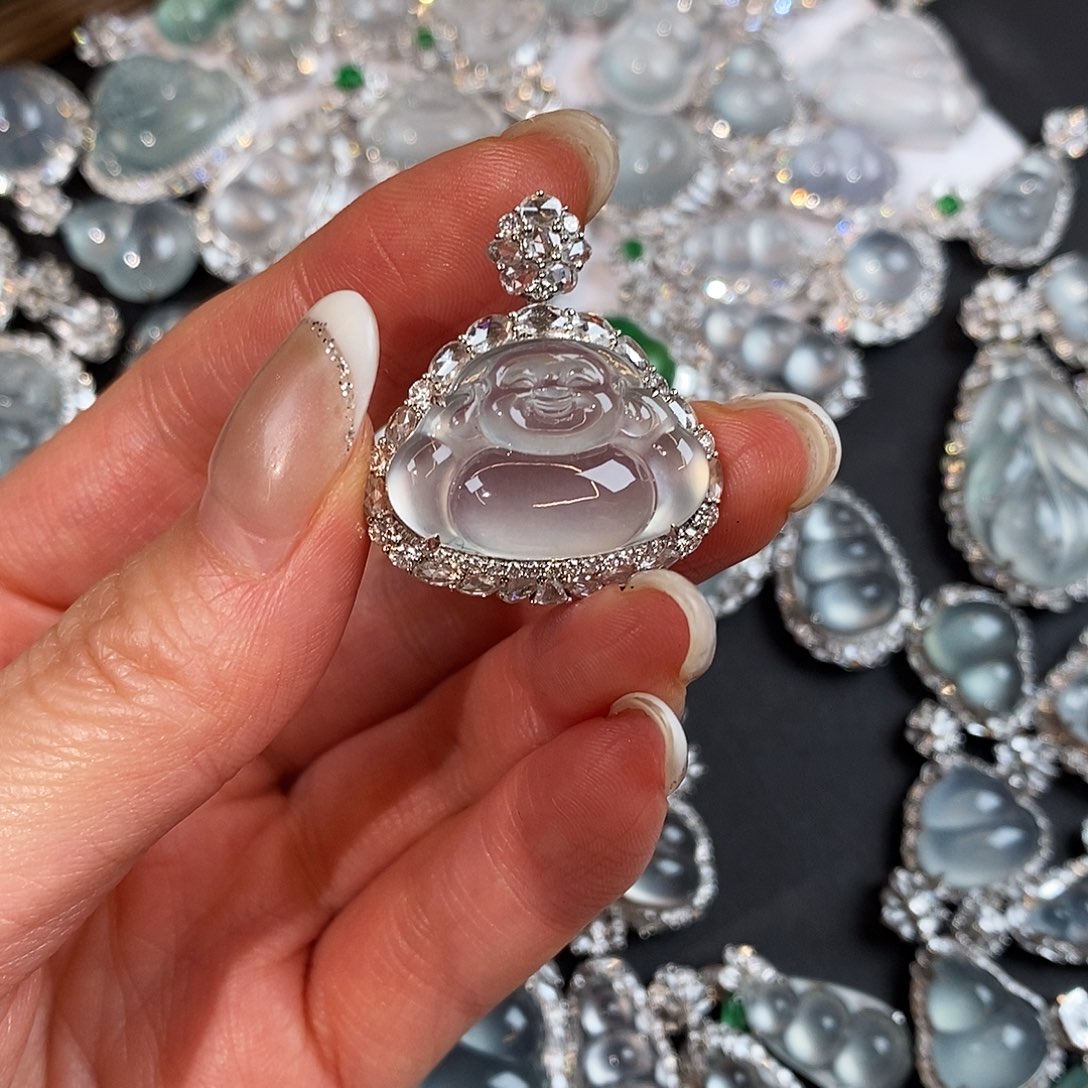 翡翠18K金镶嵌吊坠(赠链)