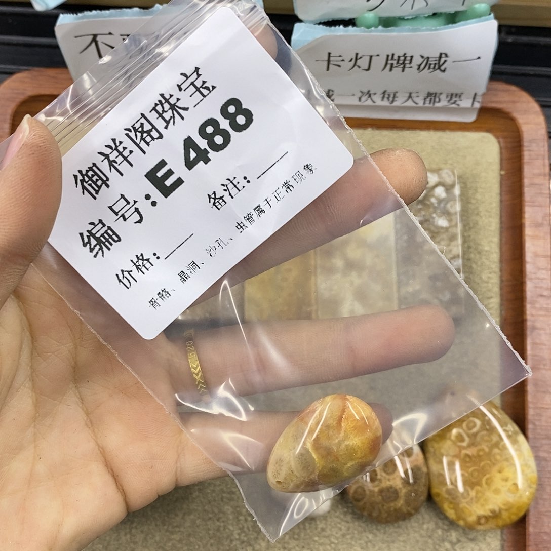 石英质玉未镶嵌颈饰富****j