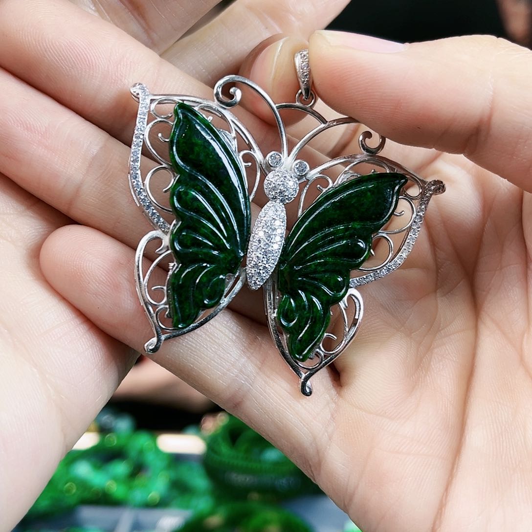 翡翠颈饰银S925镶嵌吊坠