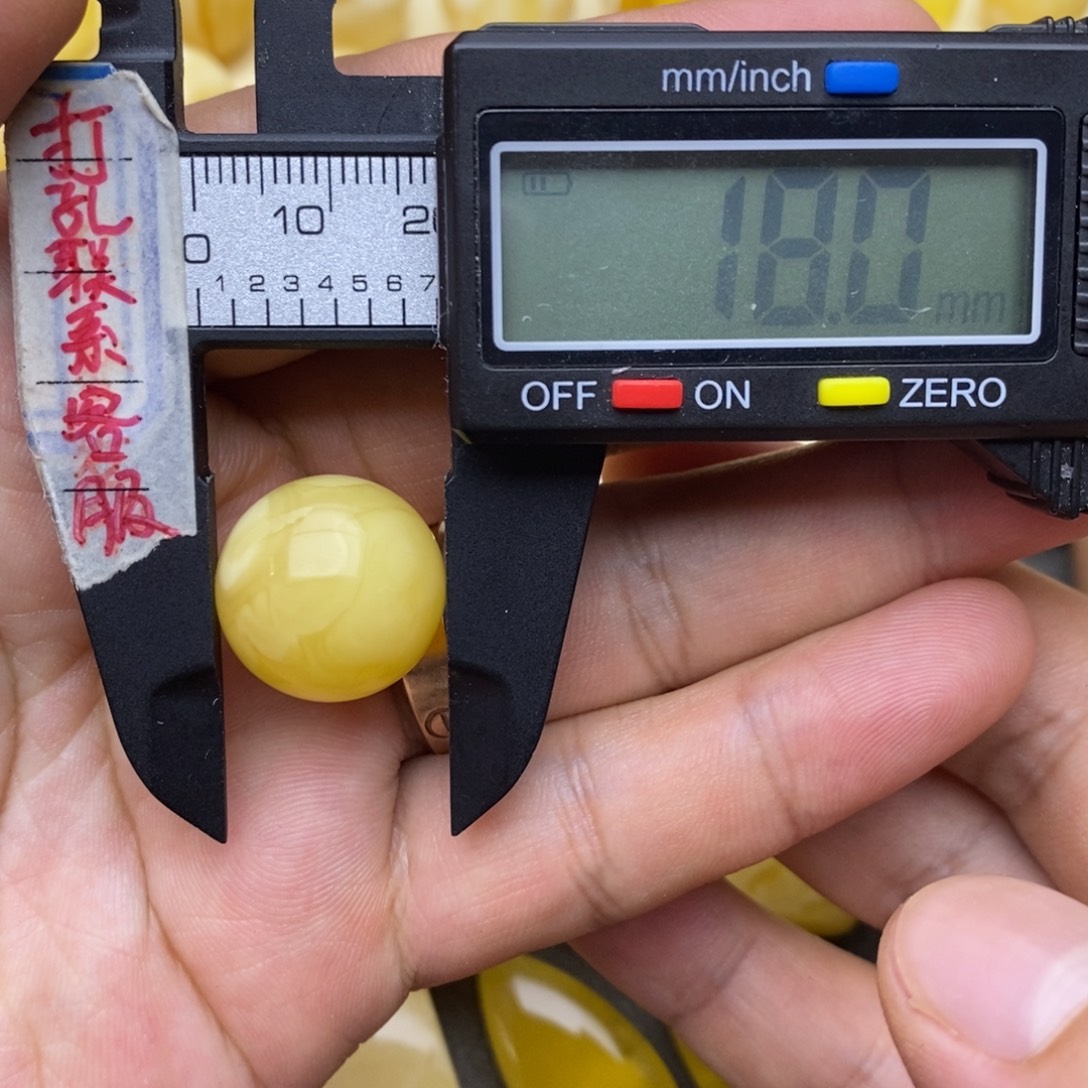 未镶嵌蜜蜡裸石18微瑕圆珠