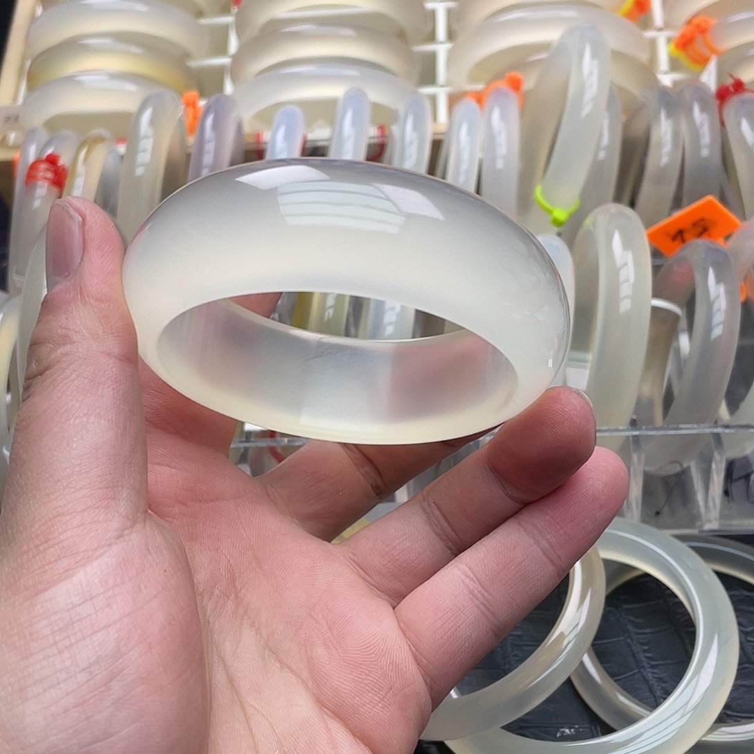 玛瑙/玉髓手镯未镶嵌