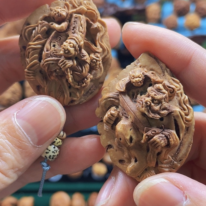 鑫****.永莲密纯手工雕刻地府题材