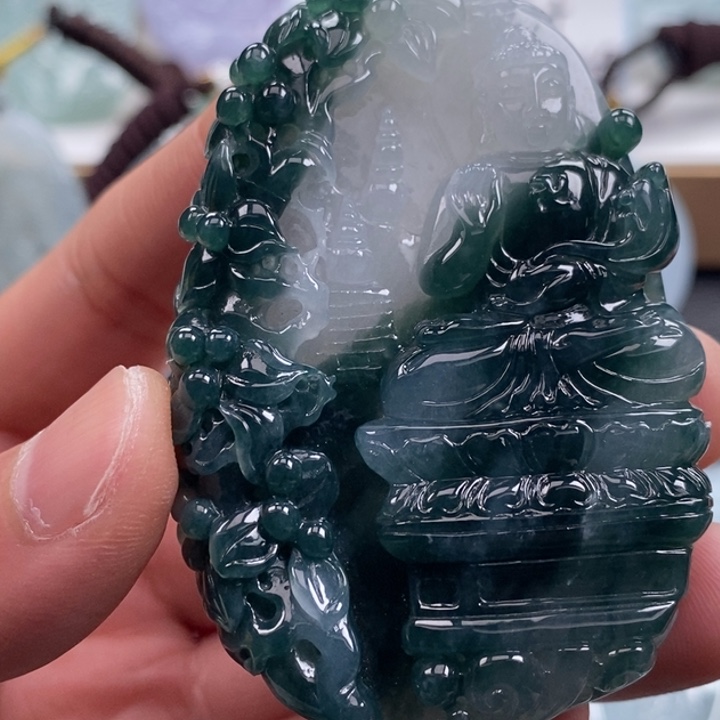 翡翠颈饰未镶嵌激***年翡翠