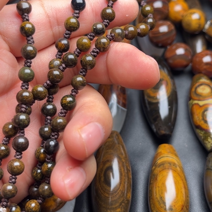 馨****石英岩玉合金颈饰