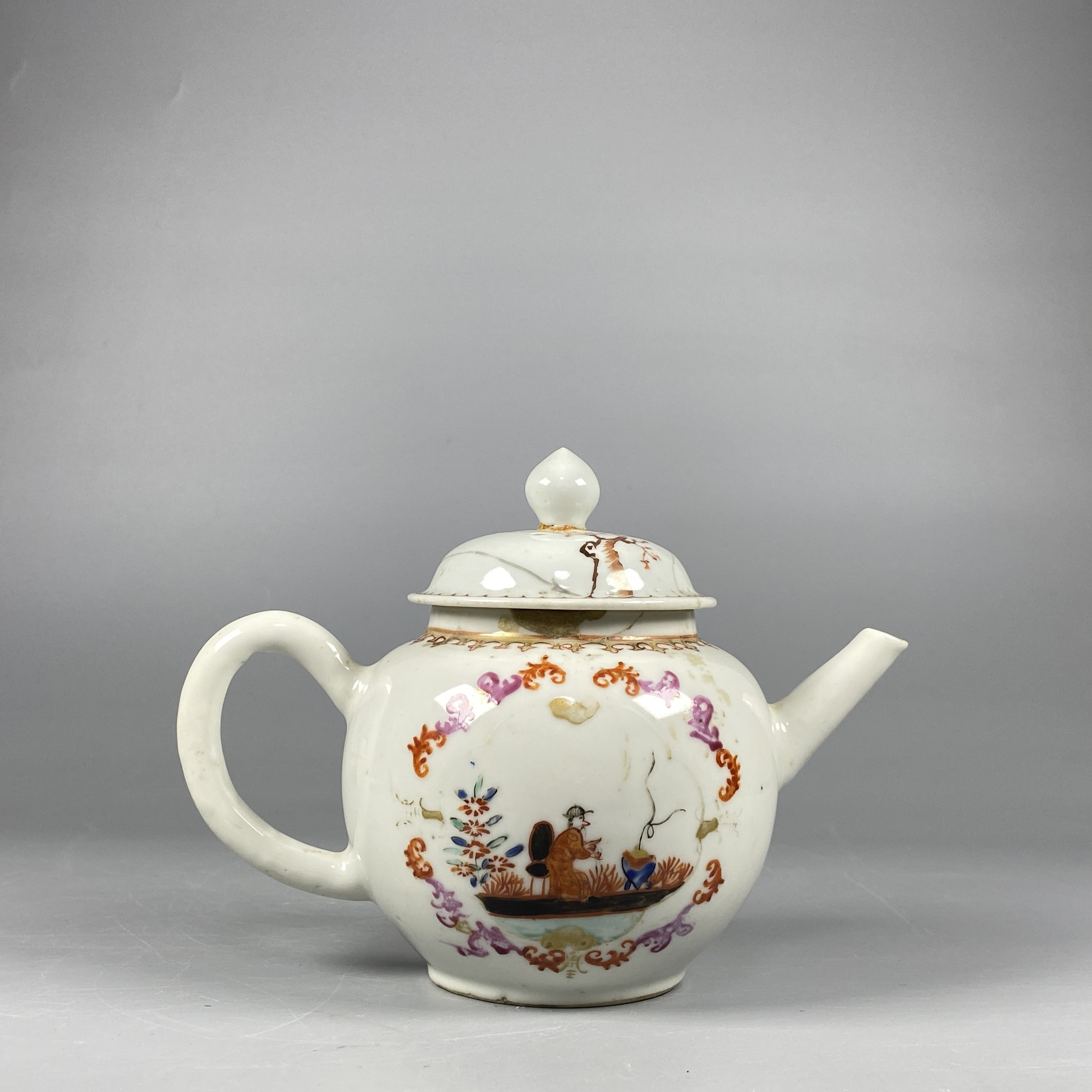 022051740 清中期 粉彩人物纹壶/FD/云南省文物总店