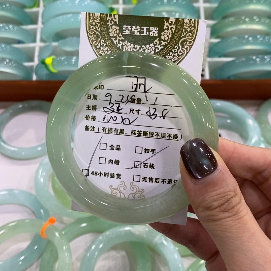 钱***️蛇纹石玉未镶嵌手镯