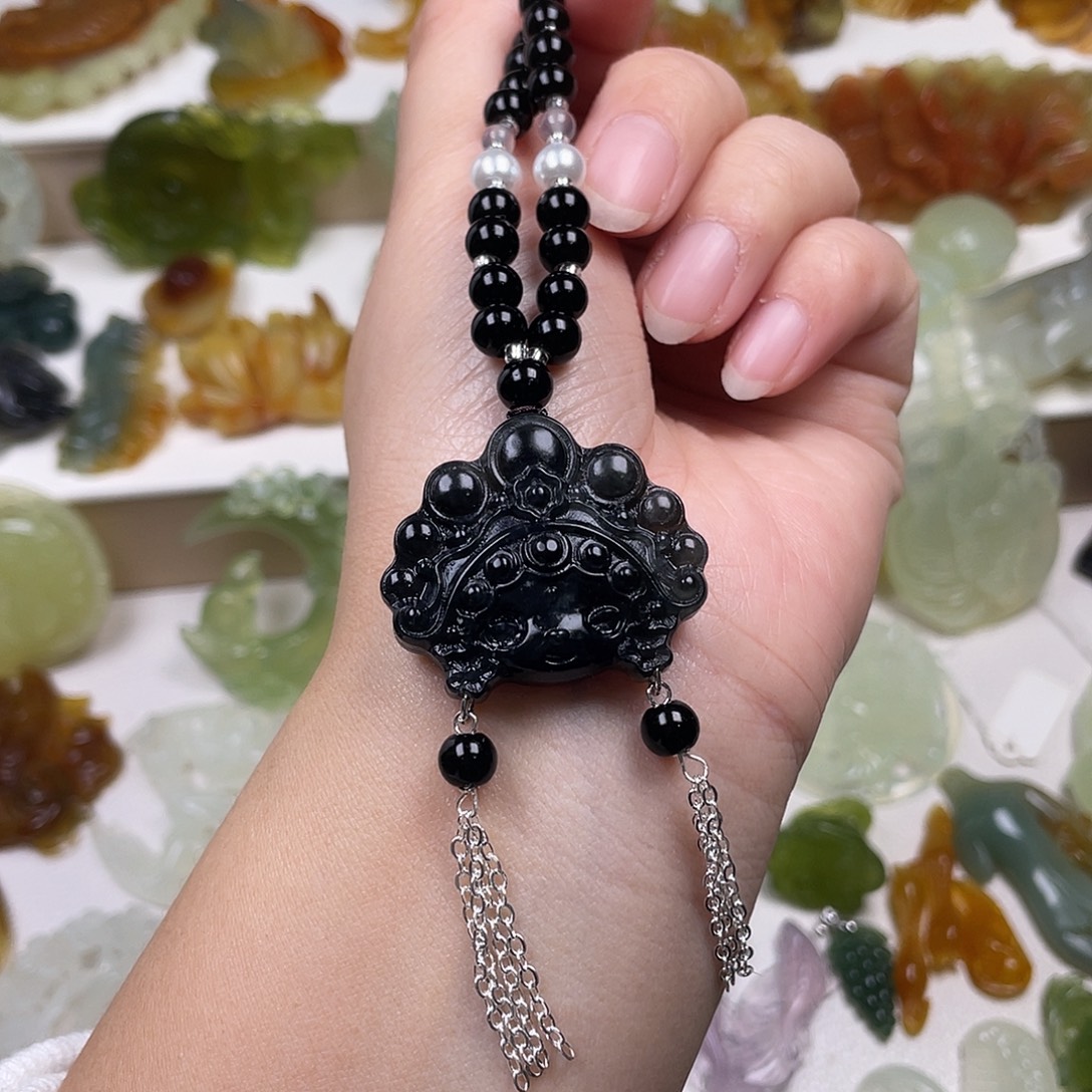 蛇纹石玉未镶嵌颈饰