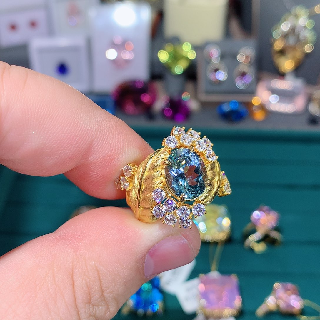 海蓝宝石戒指9K金镶嵌大**歌戒指