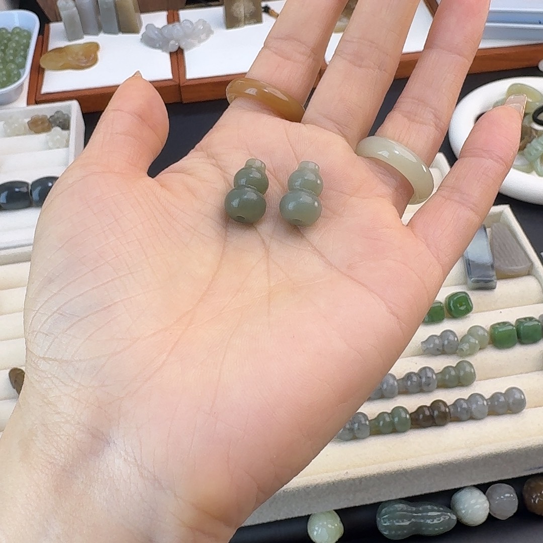 娜***余和田玉未镶嵌珠宝半成品