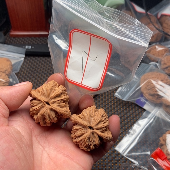 文玩核桃吊坠43虎头