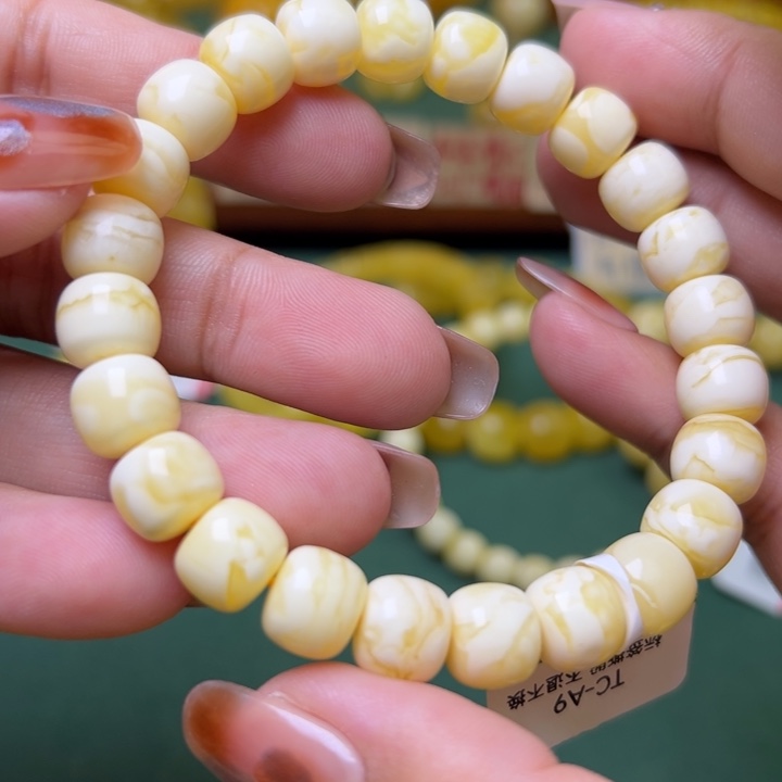 蜜蜡未镶嵌珠宝奇石