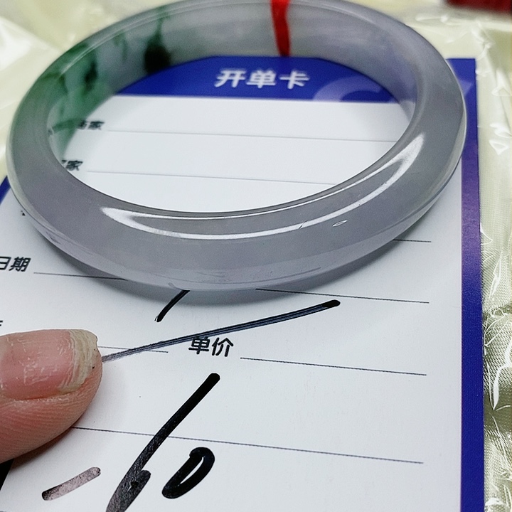 翡翠手镯未镶嵌翡翠