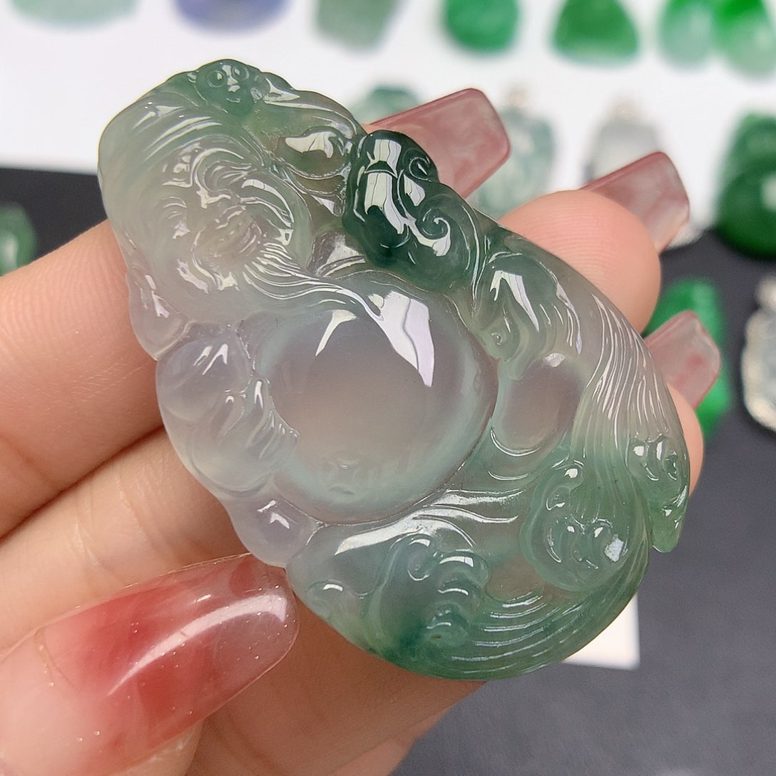 翡翠颈饰未镶嵌财神