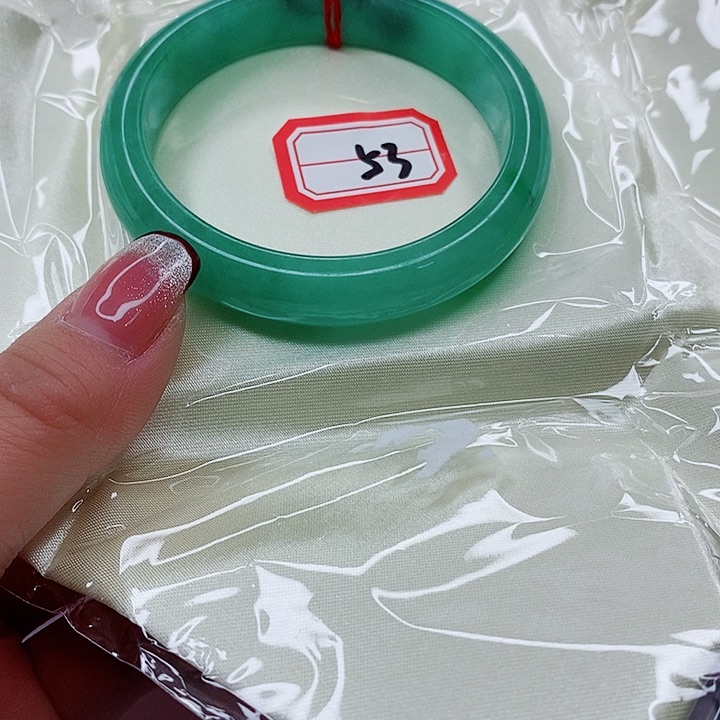 翡翠手镯（圆镯）未镶嵌青**檬