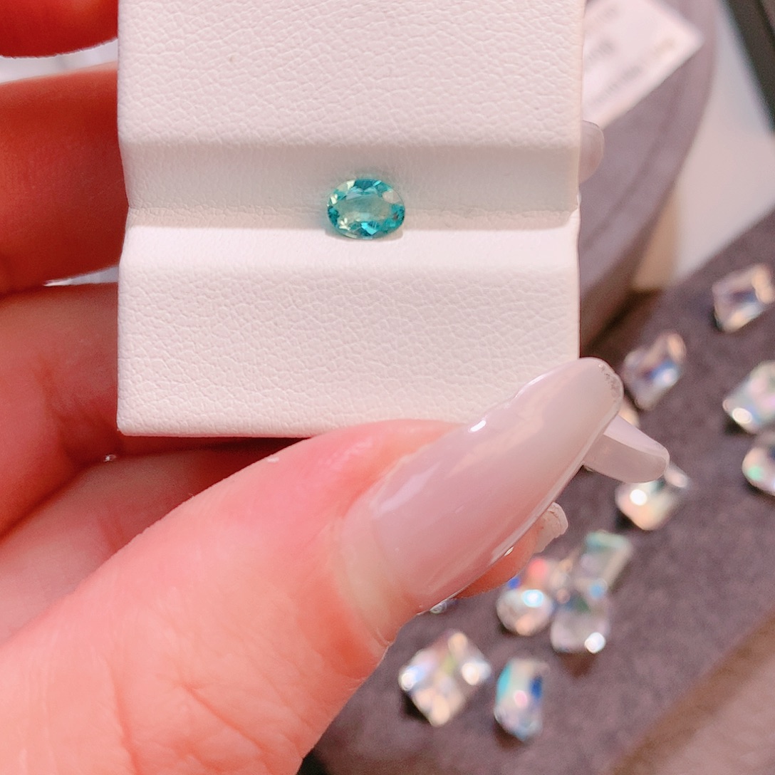 未镶嵌裸石磷灰石