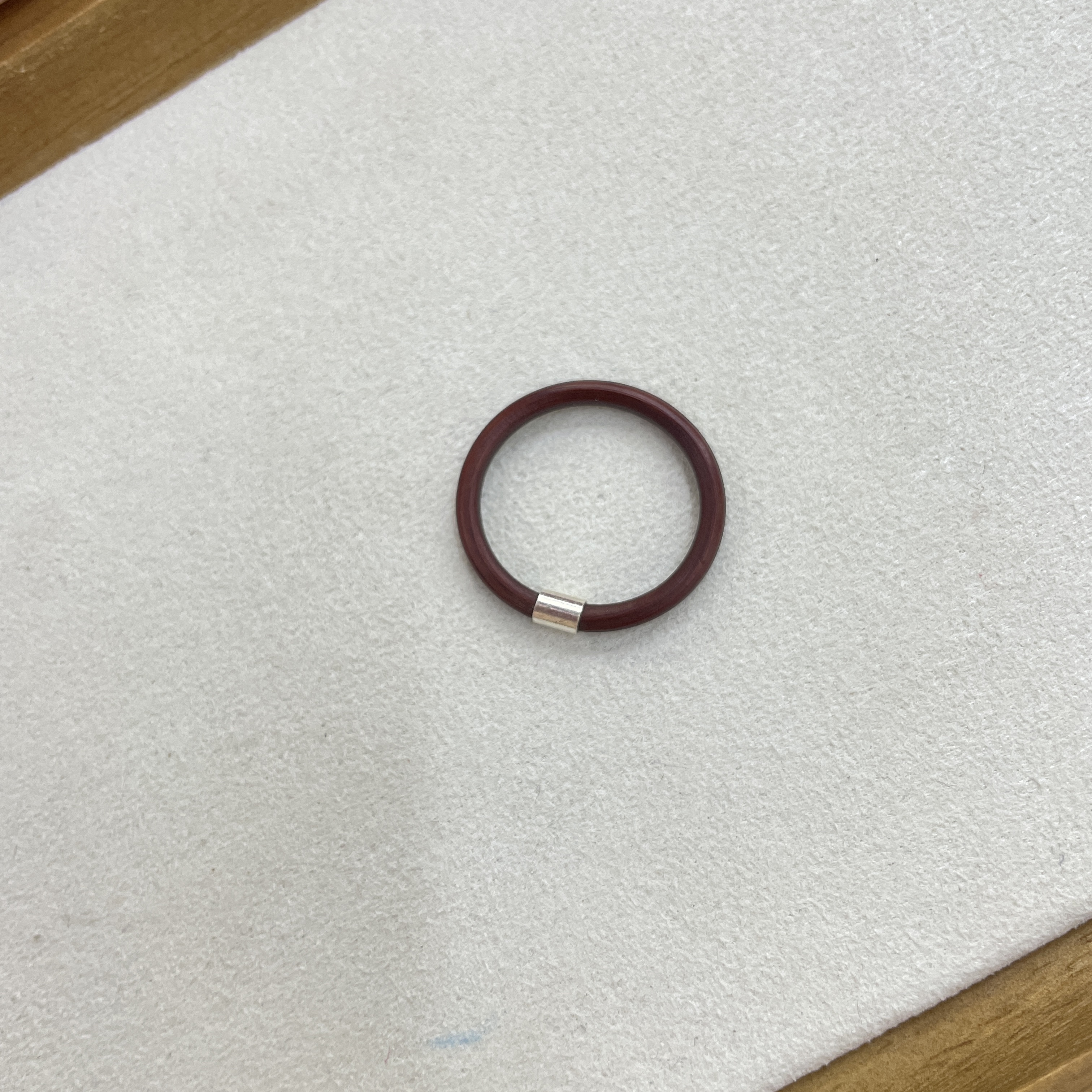 檀木鸡血藤戒指J-9135