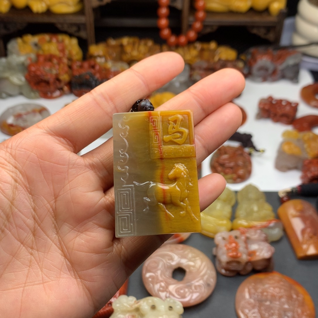 石英质玉（黄龙玉）挂件未镶嵌