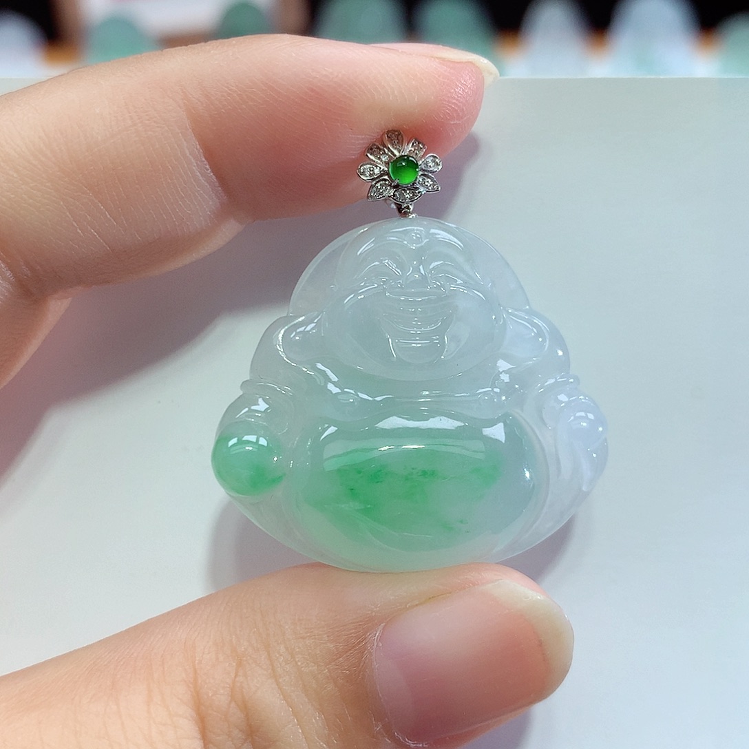 颈饰18K金镶嵌翡翠佛