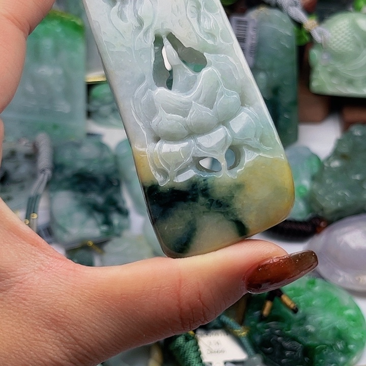 翡翠未镶嵌颈饰挂件