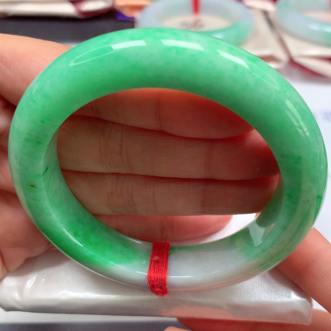 翡翠未镶嵌手镯阳绿