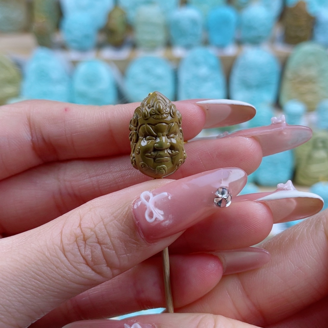 绿松石未镶嵌珠宝奇石