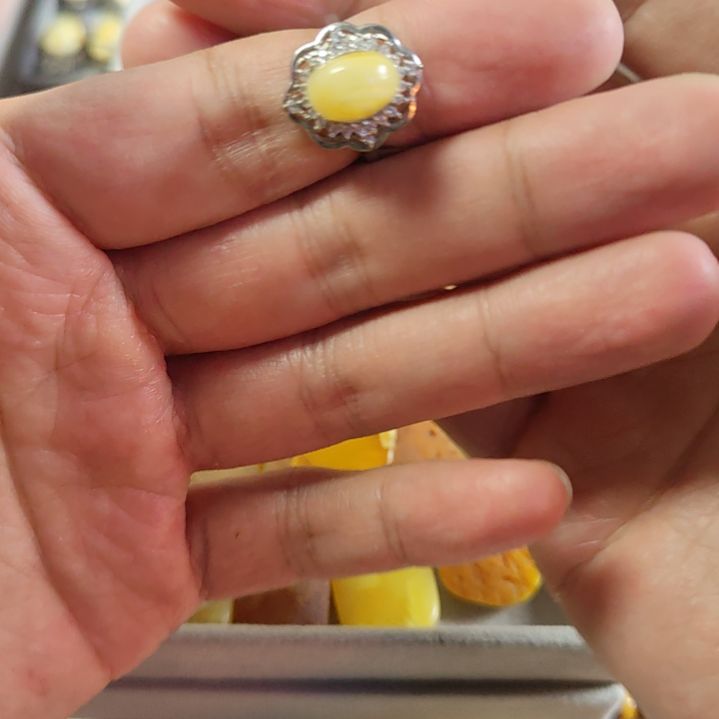 琥珀裸石未镶嵌女戒
