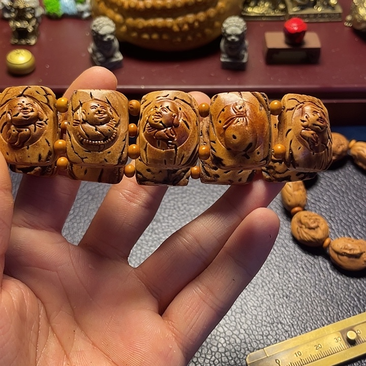 大桃核雕刻弥勒手牌