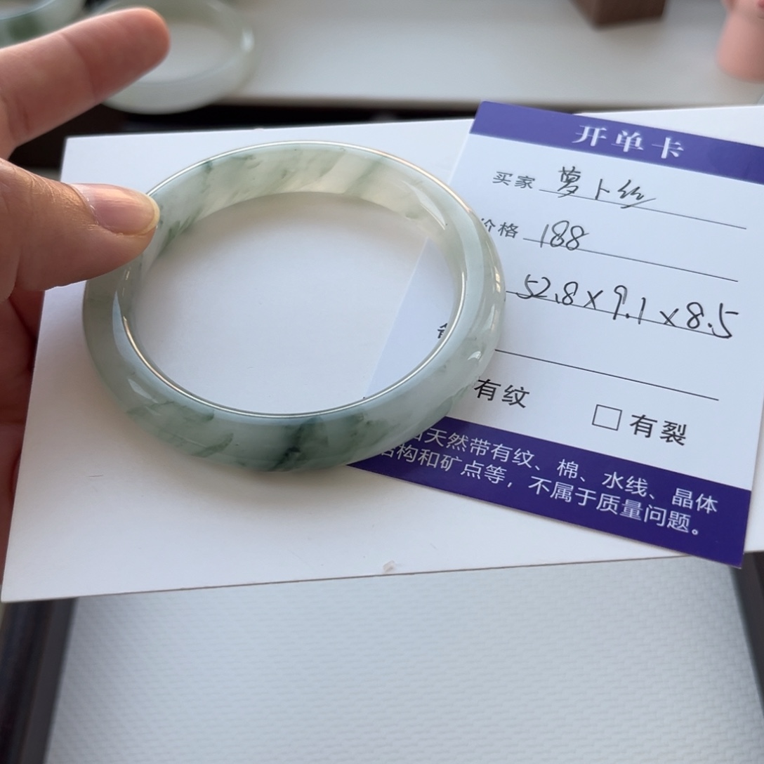 萝****石英质玉未镶嵌手镯