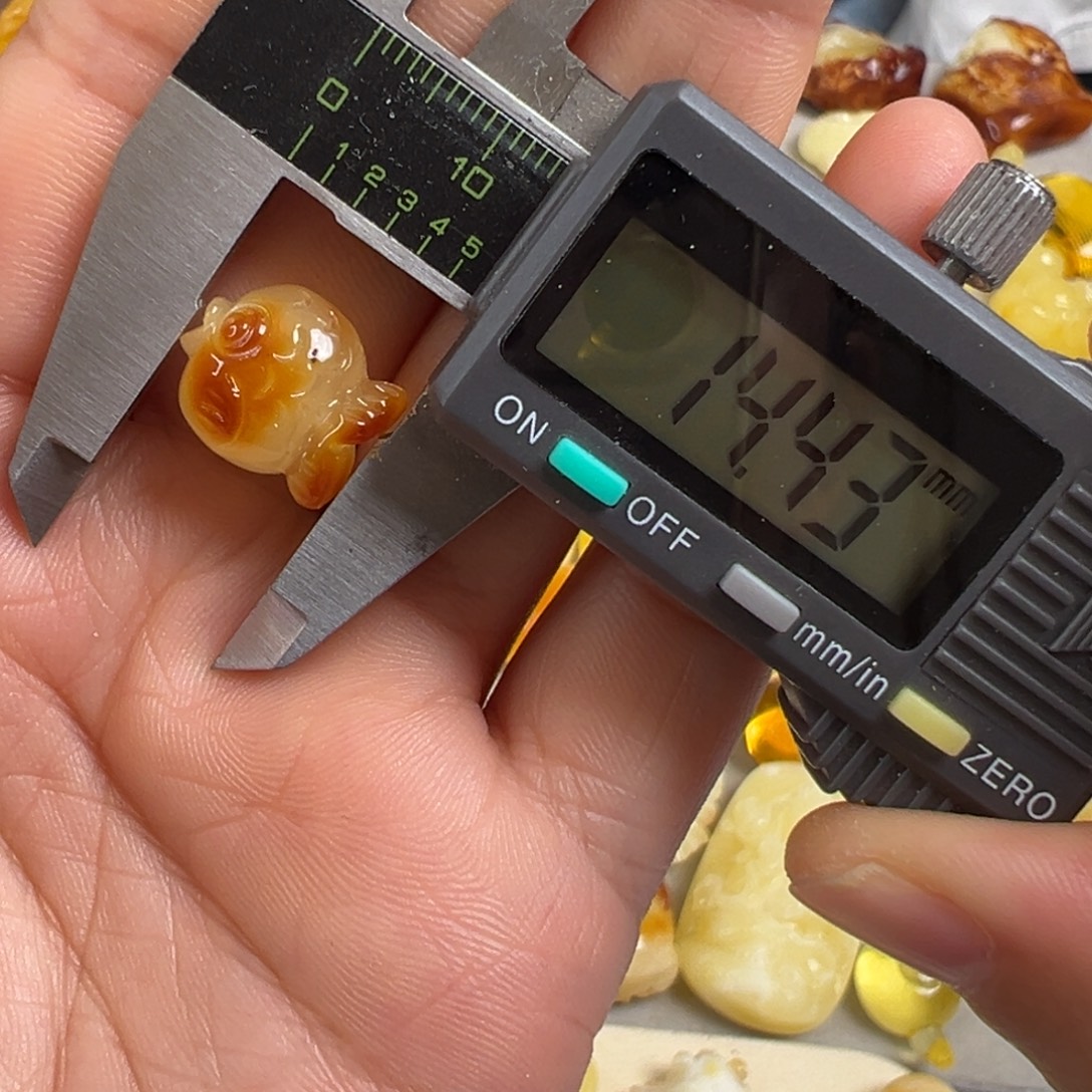 蜜蜡未镶嵌裸石微瑕