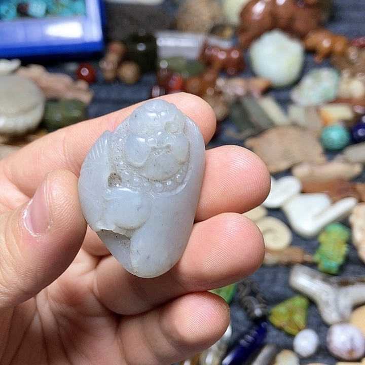 黄***硬和田玉未镶嵌颈饰