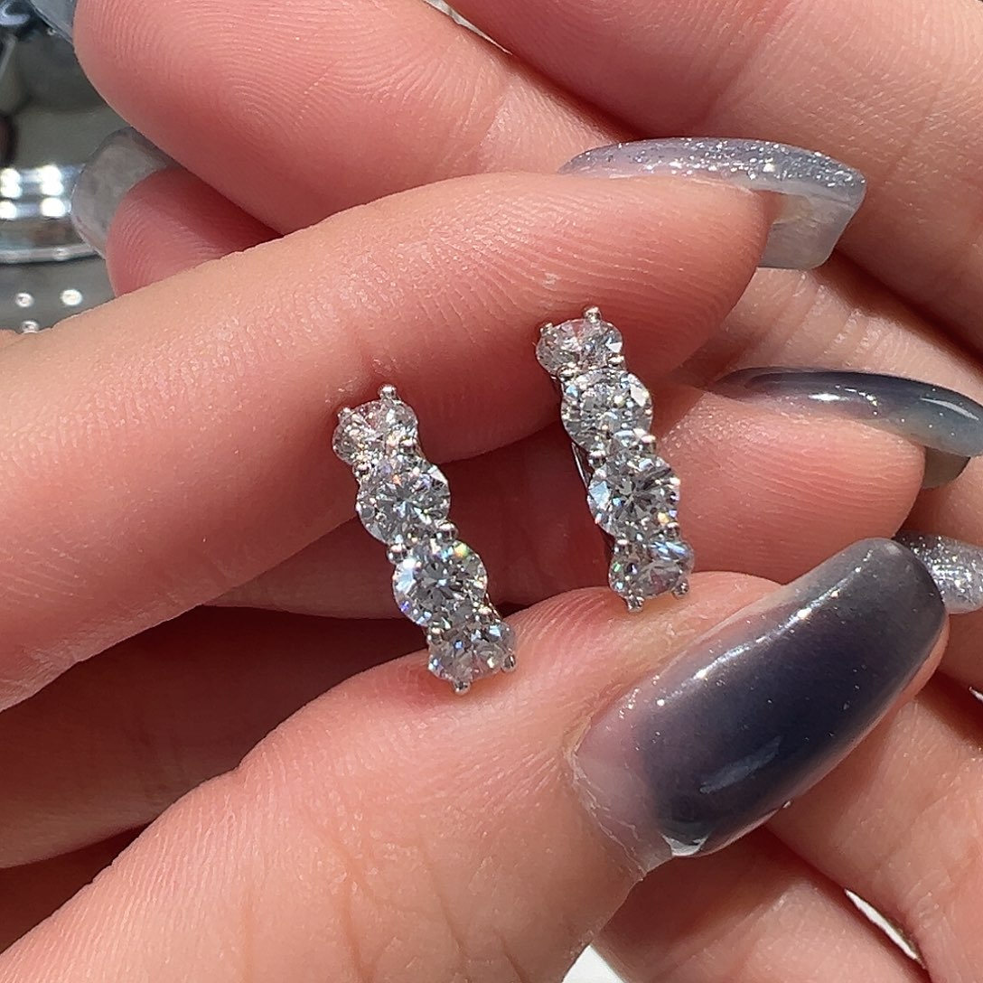 18K金镶嵌耳饰实验室培育钻石