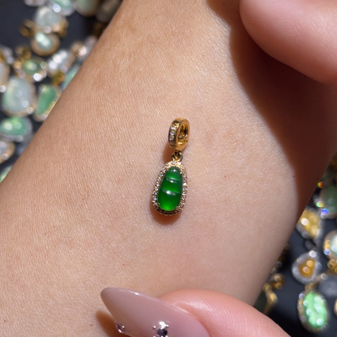 【闪购商品】翡翠吊坠(不含链)18K金镶嵌U****草