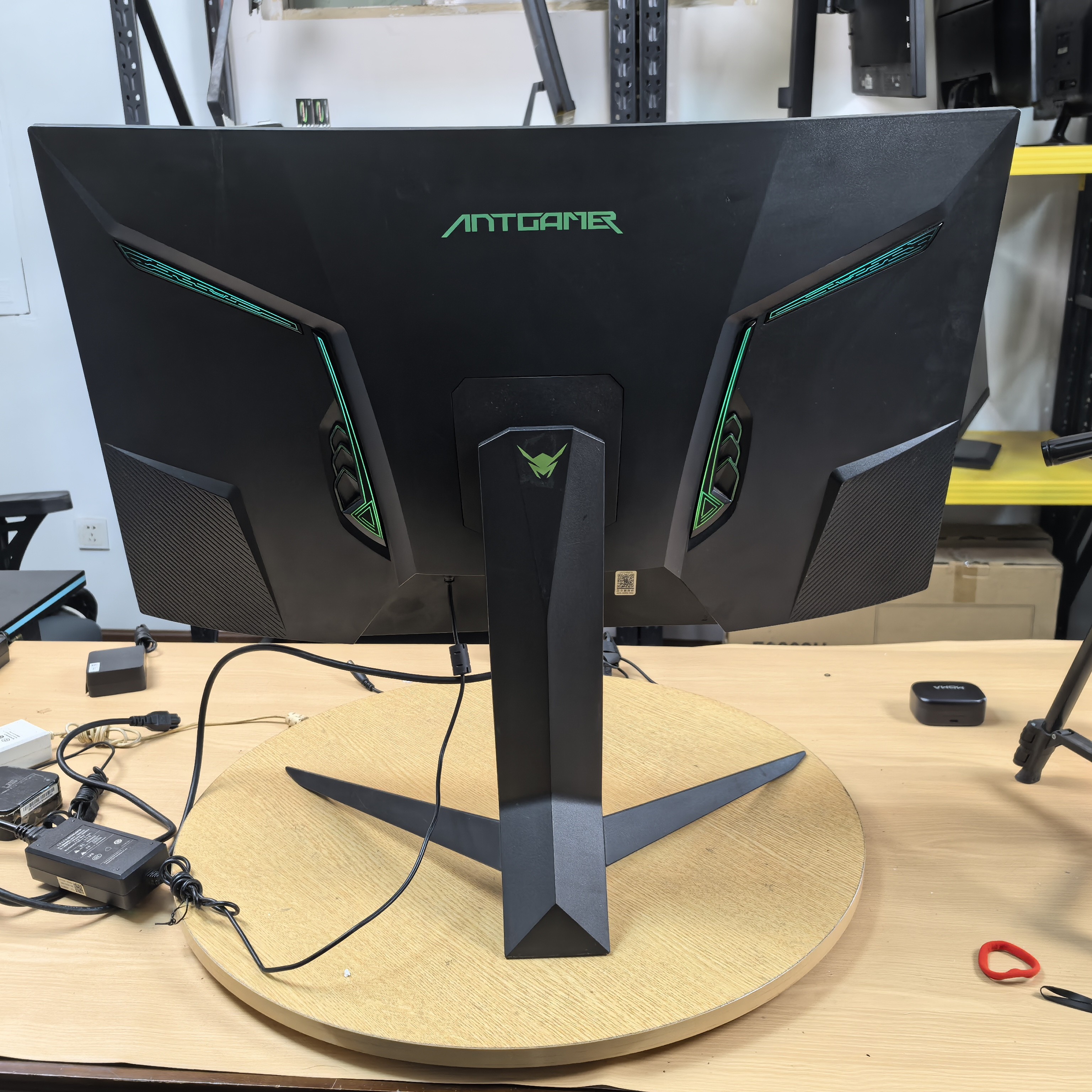 9新 蚂蚁电竞 32寸曲面无边框1K200HZ 护眼二手显示器
