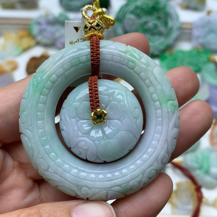 翡翠颈饰未镶嵌翡翠