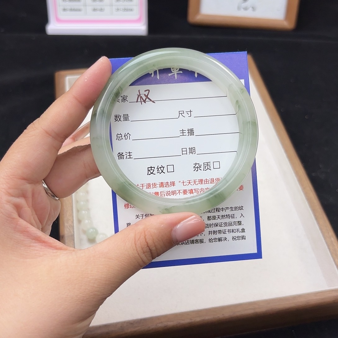 石英质玉手镯未镶嵌