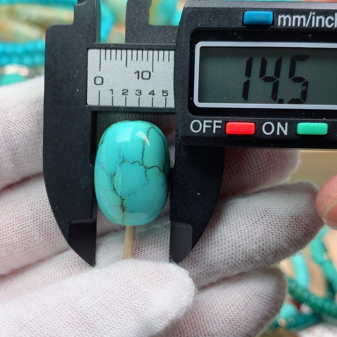 绿松石颈饰未镶嵌