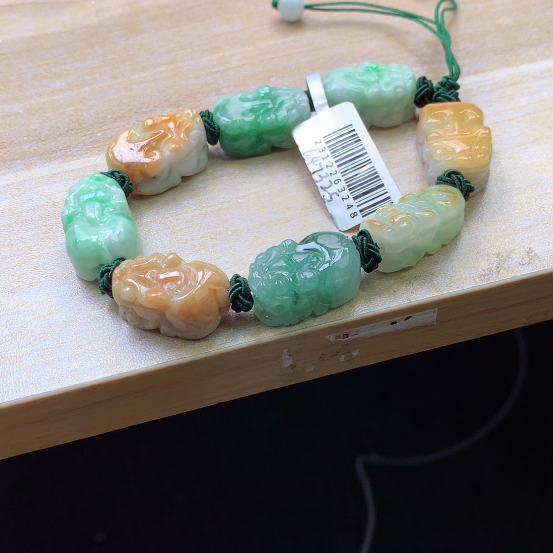 翡翠颈饰未镶嵌吊坠